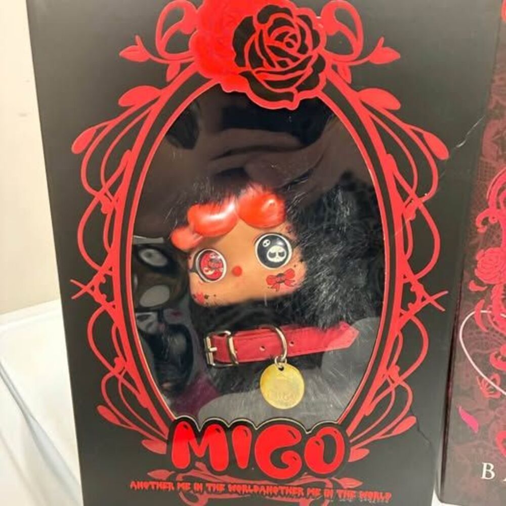 MIGO Twins 400% Plush Vinyl Doll – "Another Me In The World" (Night / Black Edit